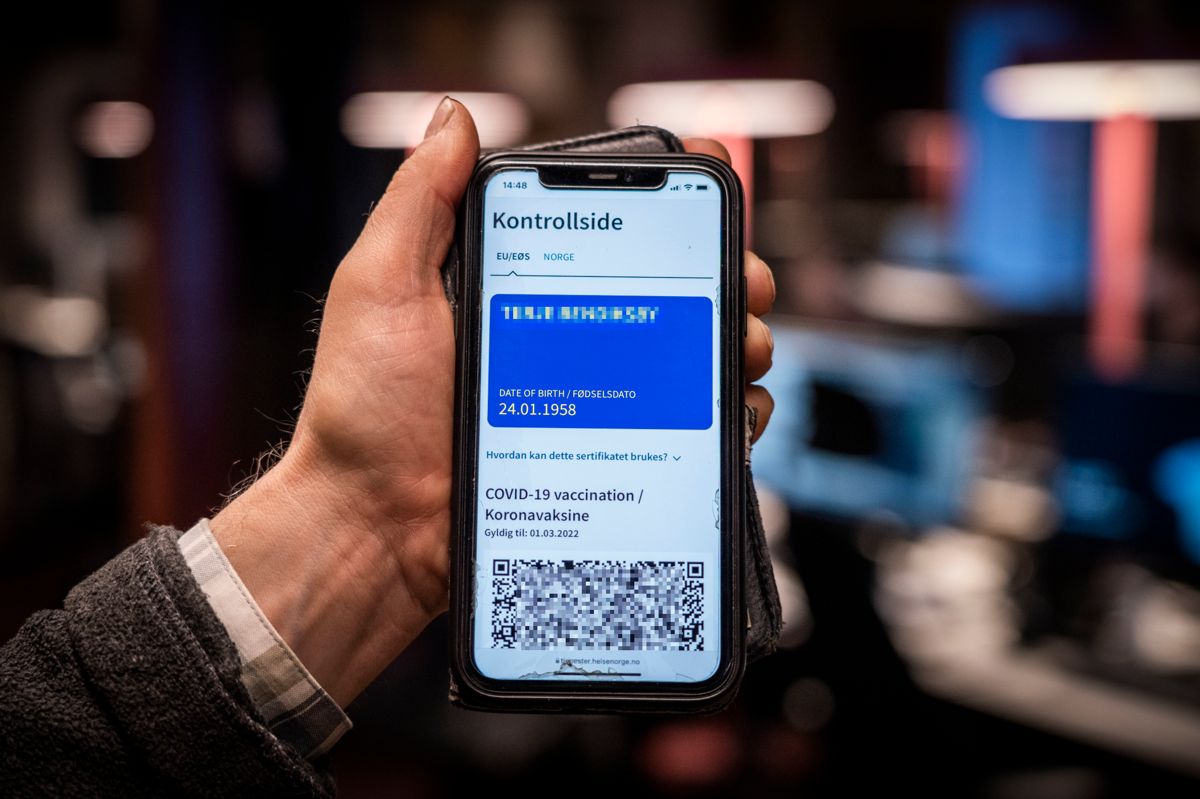 FHI ikke vil anbefale bruk av koronasertifikat som et forebyggende tiltak i Norge.