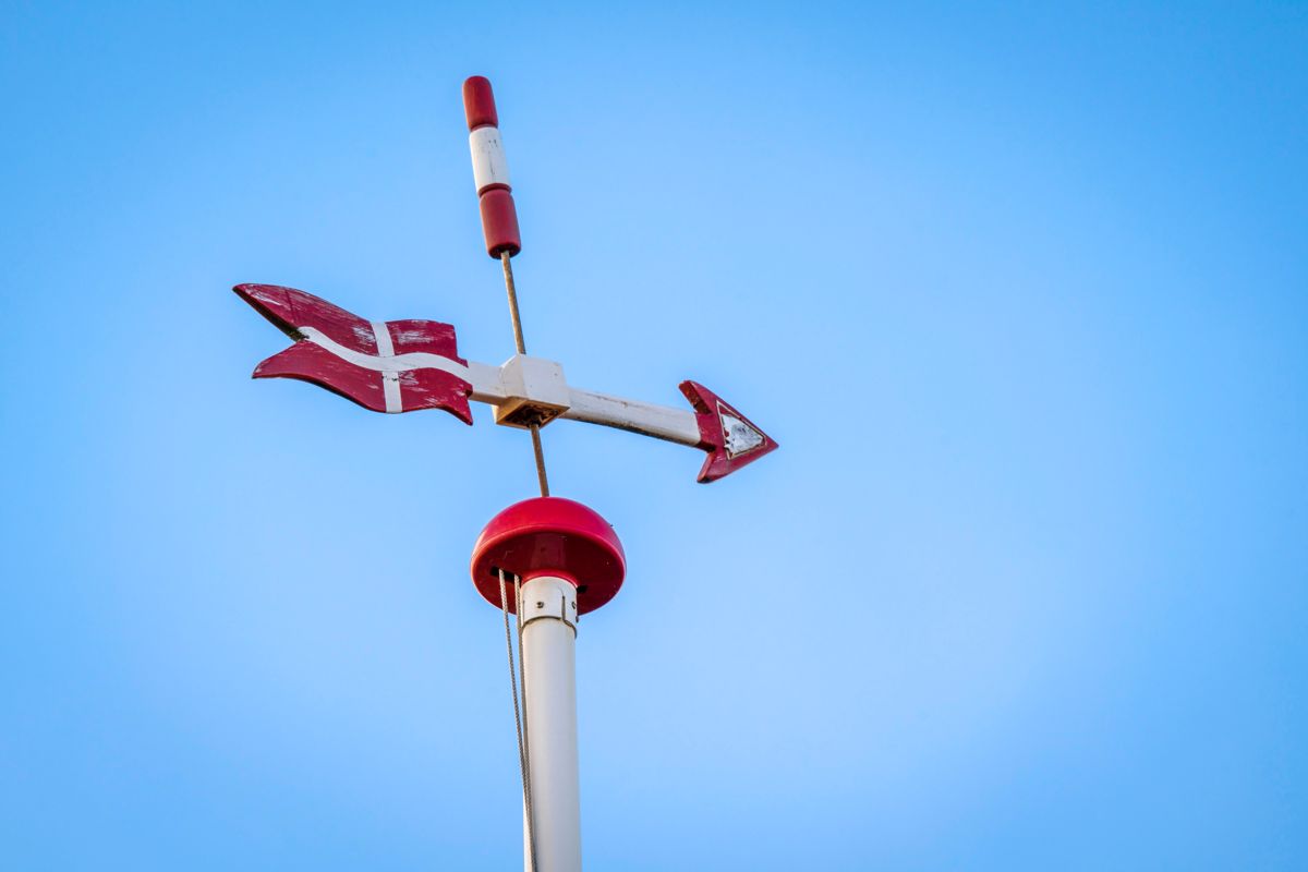 Den danske statsminister Mette Frederiksen fortsetter sin kamp mot statlig detaljstyring og for å gi kommunale medarbeidere tillit og handlingsrom.