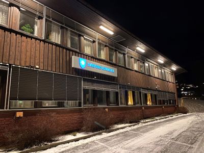 Sørfold kommune er dømt for seks gjengjeldelser mot en varsler. Kommunen må tåle sterk kritikk i dommen.