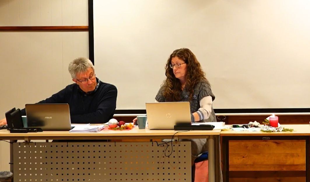 Yngvar Mikkelsen (Sp) og ordfører Anita Karlsen (Sp) i Gratangen kommune fikk medhold av Statsforvalteren i sin lovlighetsklage.