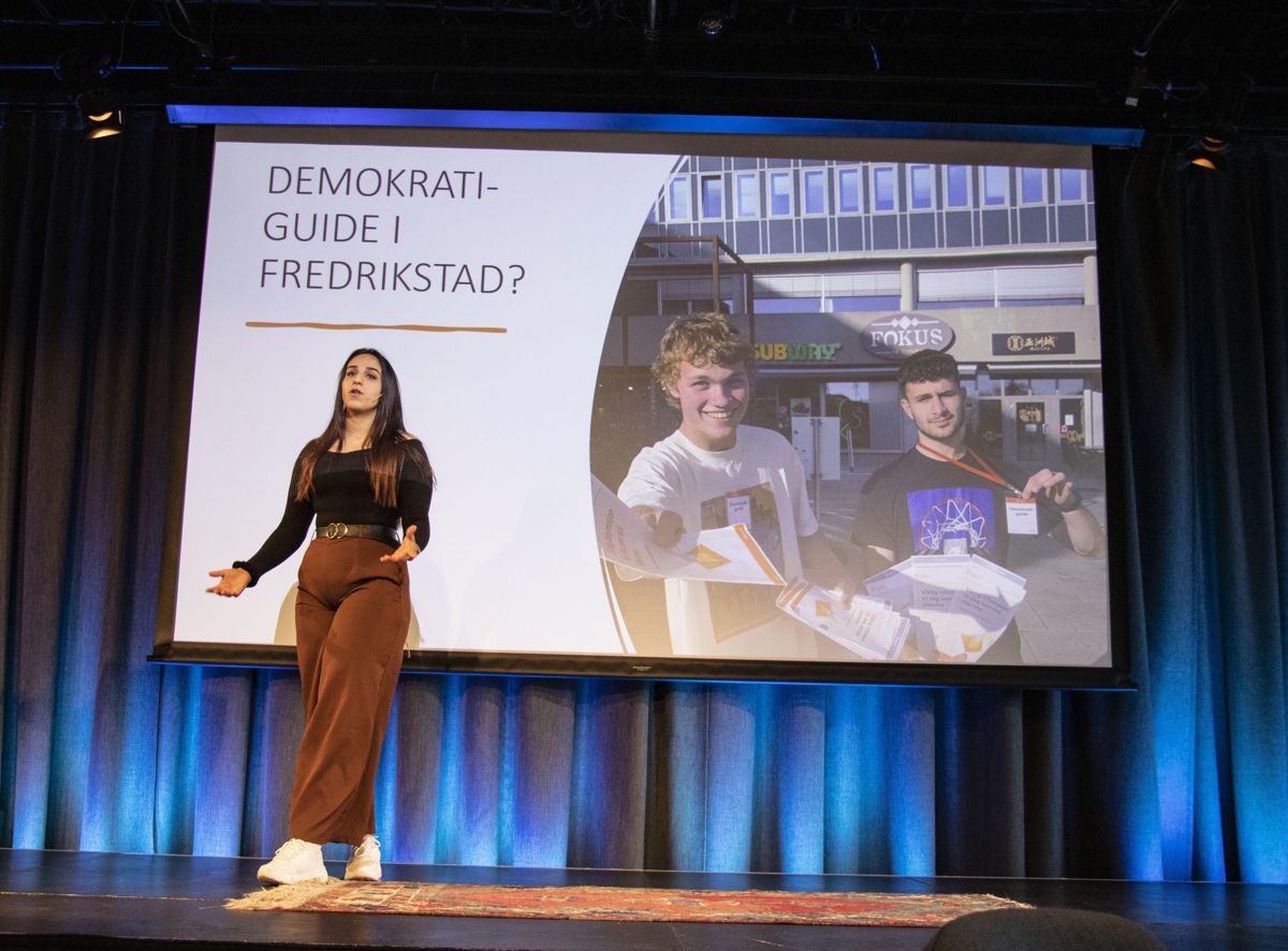 Nydem Ali er en av ungdommene som var engasjert som demokratiguide i Fredrikstad.