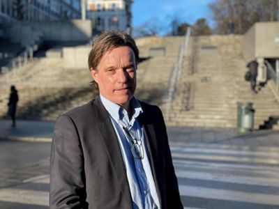 Kommunedirektør Bjørn Gudbjørgsrud i Sandefjord frykter at kommunene kan bli stittende alene med ansvaret hvis staten får lovhjemmel for å pålegge dem å drive asylmottak.