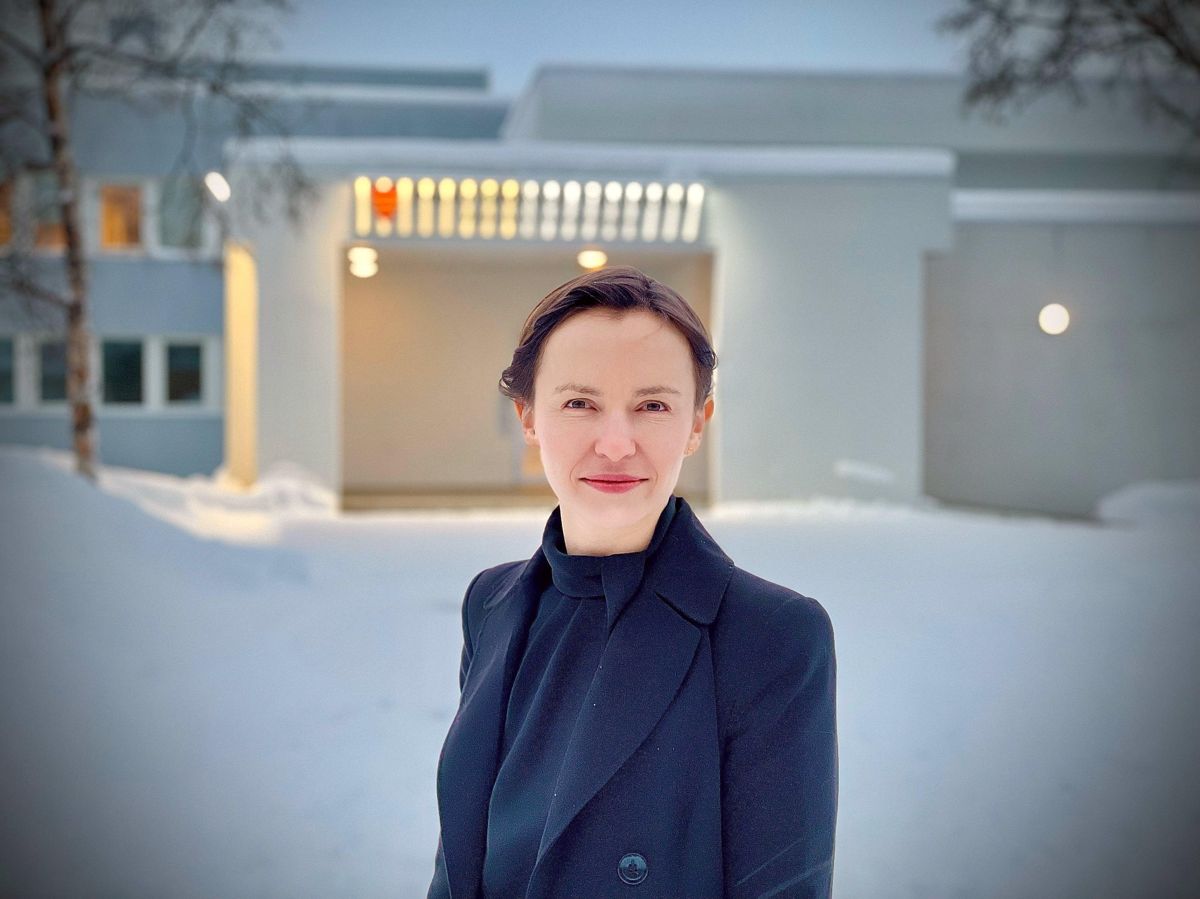 Kommunedirektør Inger Eline Fjellgren i Tana kommune har fått tilbud å bli ny toppleder i Karasjok.