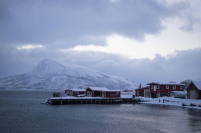 Ofte kaldt og forblåst, men Karlsøy kommune sørger for hus til sine. Kommunen var blant kommunene med flest startlån per 1.000 innbygger i fjor.