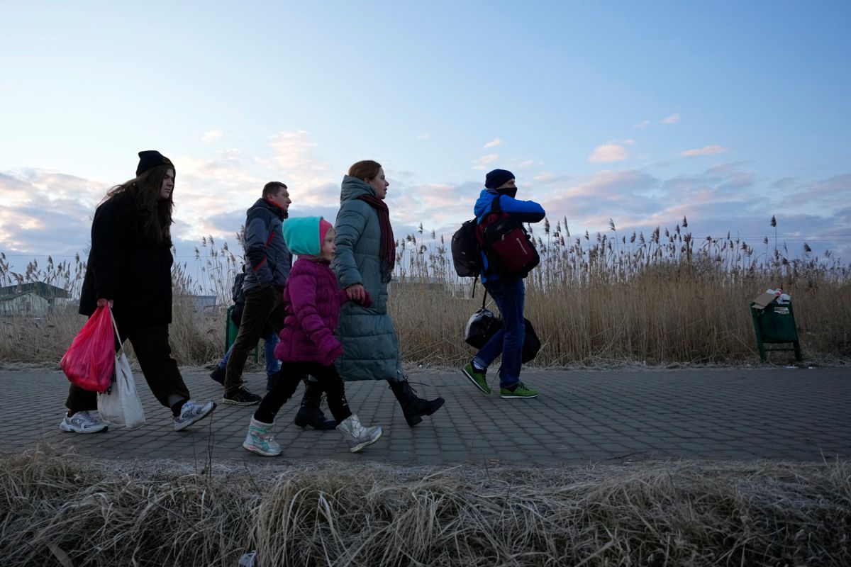 Ukrainske flyktninger ankommer Polen i stort antall. Ifølge FN har over 660.000 mennesker flyktet fra Ukraina i løpet av den siste uka.