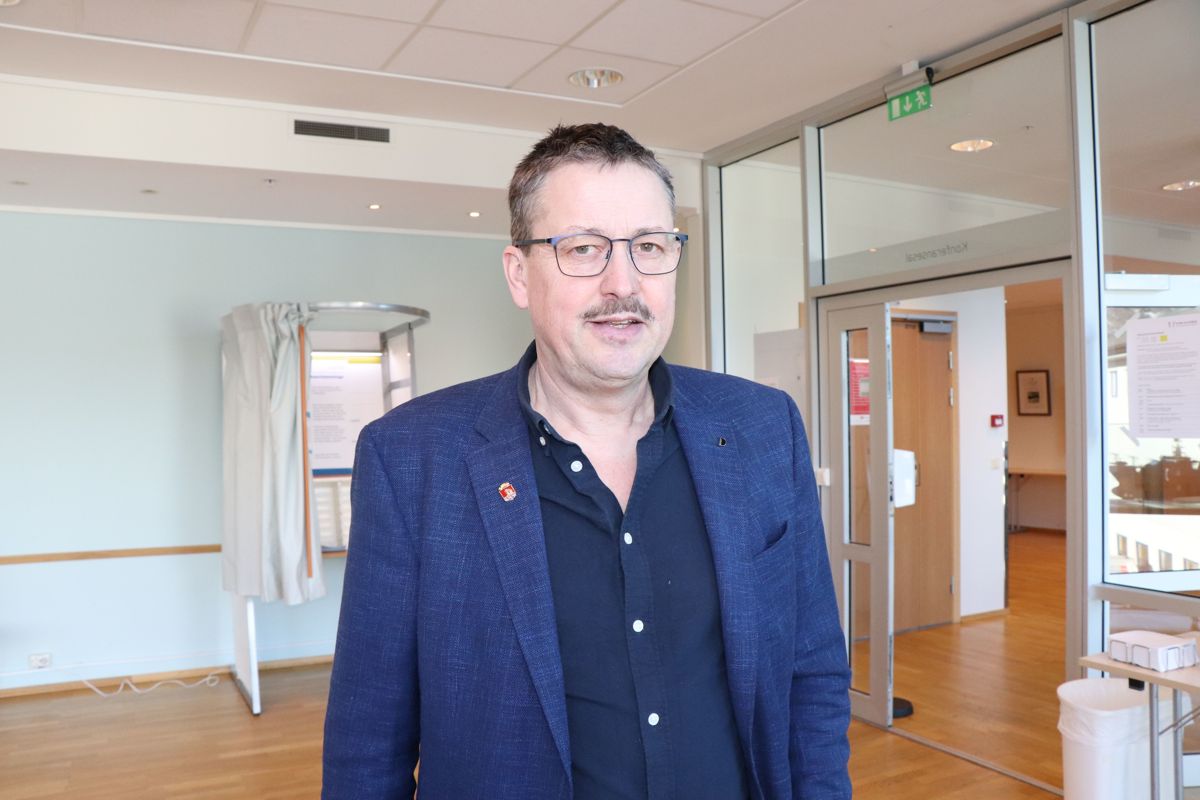 Varaordfører Vebjørn Krogsæter (Sp) i Ålesund var Harams siste ordfører.