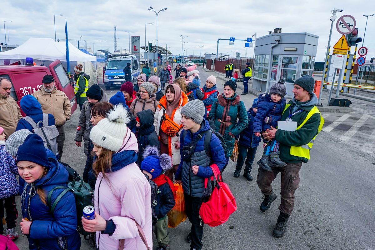 Flyktninger fra Ukraina ankommer grensen til Polen og byen Dorohusk. Bildet er tatt 9. mars.