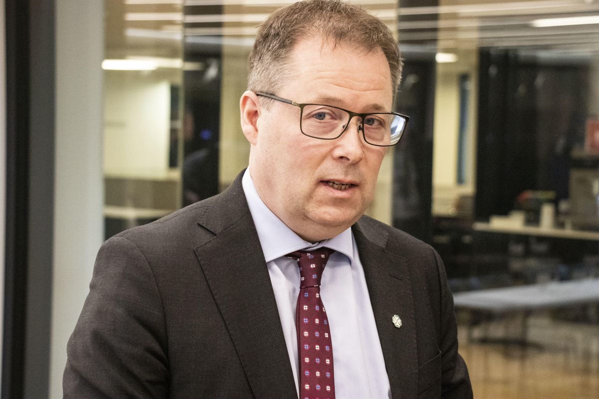 Ifølge lekkasjer blir Bjørn Arild Gram utnevnt som my forsvarsminister.