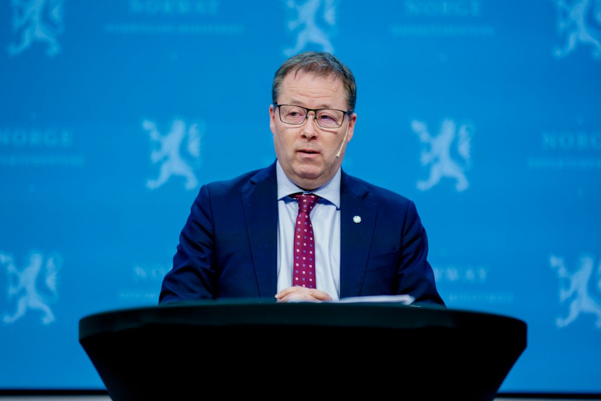 Kommunal- og distriktsminister Bjørn Arild Gram får denne uken besøk av opprørte partifeller fra Haram.