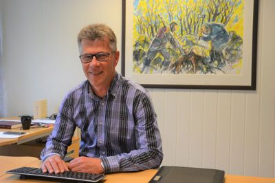 Administrasjonssjef Arild Bratsberg i Gratangen kommune får kritikk av komunestyret.