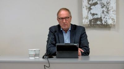 Leder Petter Berg (H) i kontrollutvalget i Vestfold og Telemark vil ha en redegjørelse fra fylkesdirektøren om alle funnene i granskingsrapporten til Wiersholm.