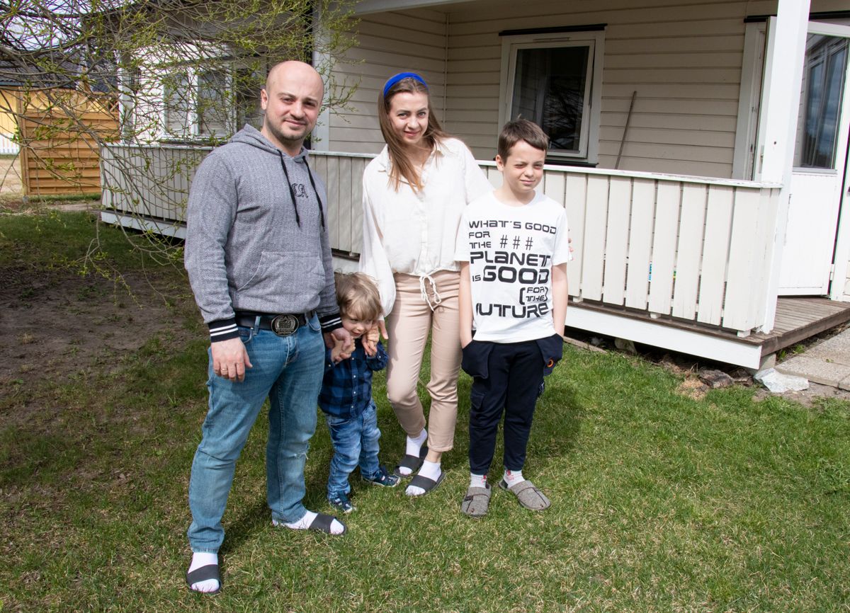 I mai kunne flyktningene Vasyl, Svitlana og ungene Ivan og Savelii fra Ukraina endelig kunnet flytte inn i et hjem, på Årnes i Nes kommune.