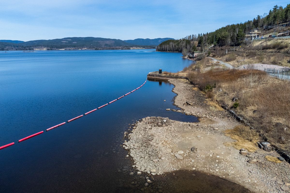 Vannstanden i Maridalsvannet, Oslos viktigste drikkevannskilde, er så lav at kommunen ber innbyggerne om å redusere på vannforbruket. Reservevannforsyningen skal etter planen være klar først i 2028.