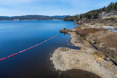 Vannstanden i Maridalsvannet, Oslos viktigste drikkevannskilde, er så lav at kommunen ber innbyggerne om å redusere på vannforbruket. Reservevannforsyningen skal etter planen være klar først i 2028.