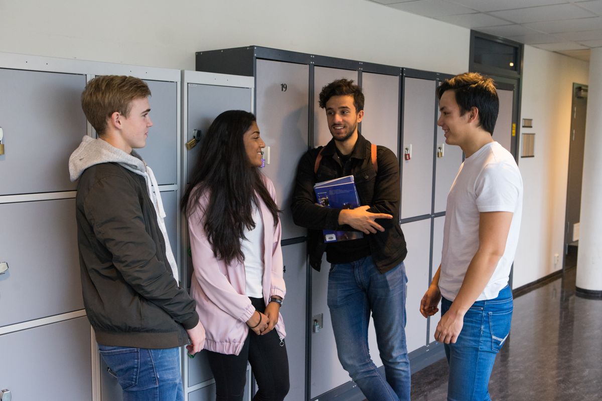 16-åringene har fullført ti år med obligatorisk grunnskole, som er den viktigste demokratiopplæringen, skriver Lubna Jeffery og Astrid Hoem.