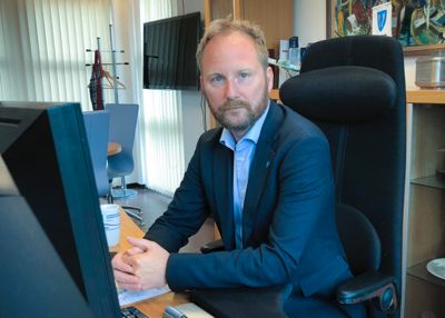 Remi Solberg (Ap), ordfører i Vestvågøy, er en av flere som etterlyser endrede sykepengeordninger for fulltids folkevalgte.