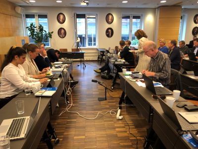 Møtehonorarene skal ned for Viken-politikere, foreslås det. Her fra et tidligere møte i geografisk utvalg for Akershus.