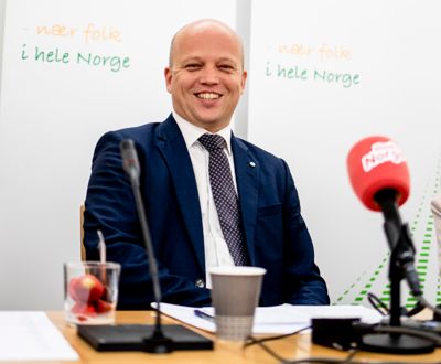 Senterpartileder Trygve Slagsvold Vedum holder det han lover og bruker regjeringsmakten til å utrede deling av nye Kristiansand kommune.