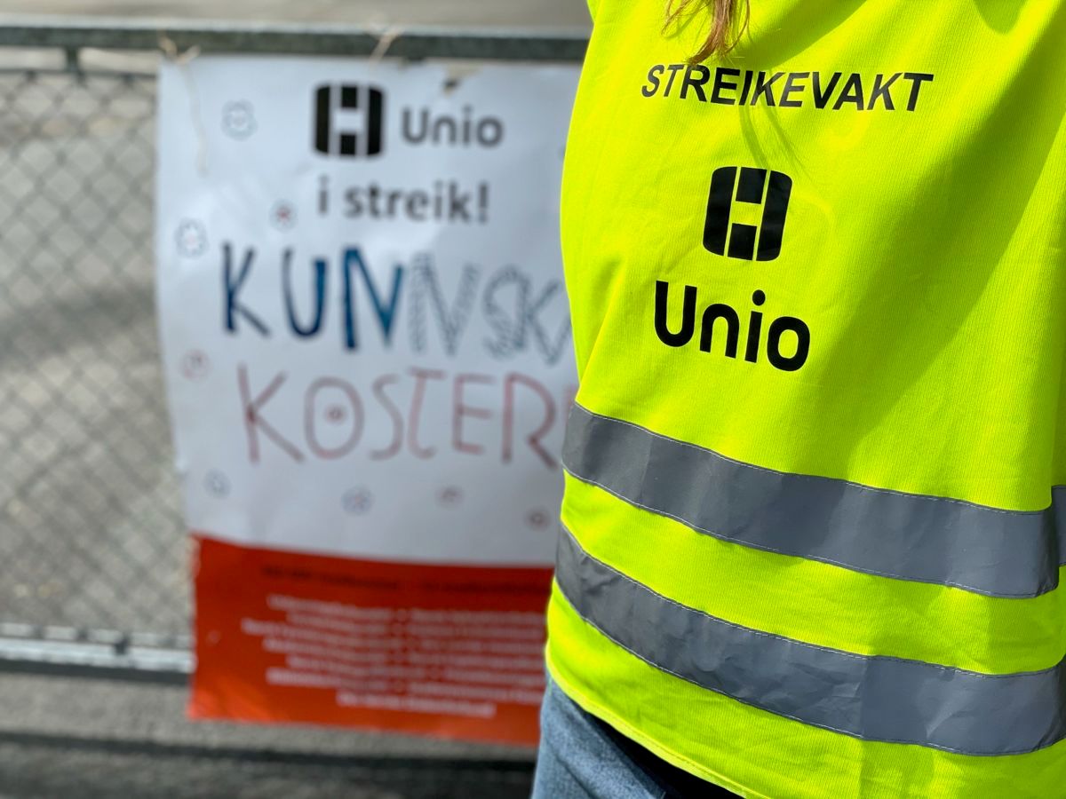 14 kommuner og alle landets fylkeskommuner (minus Oslo) blir berørt når 1.300 nye lærere tas ut i streik. Her en streikevakt fotografert under en tidligere lærerstreik.