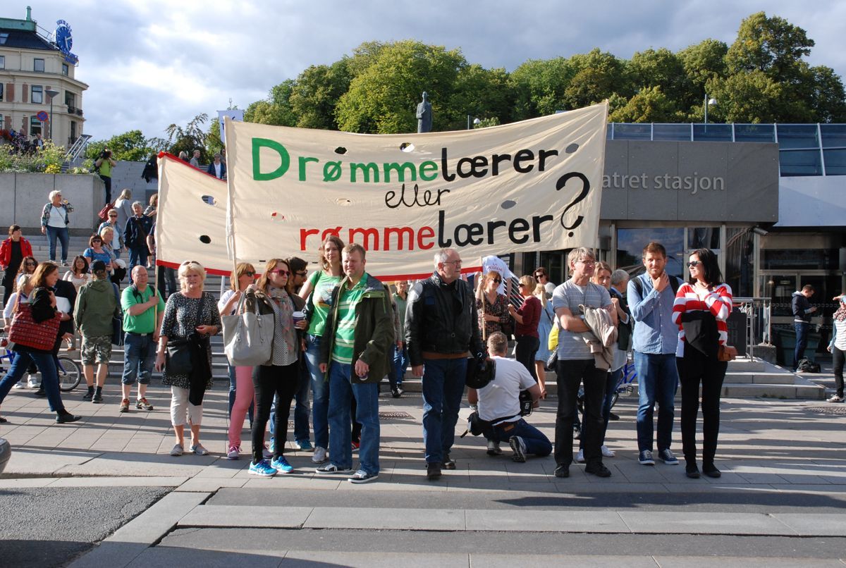 Streikende lærere utenfor Kommunenes Hus i 2014, da det sist var streik i kommunesektoren.