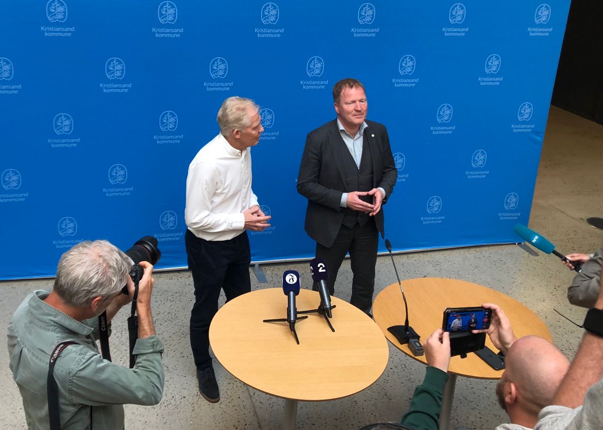 Ordfører Jan Oddvar Skisland (Ap) og kommunalminister Sigbjørn Gjelsvik (Sp) møttes i dag, mandag, uten at det kom nye synspunkter ut av det.