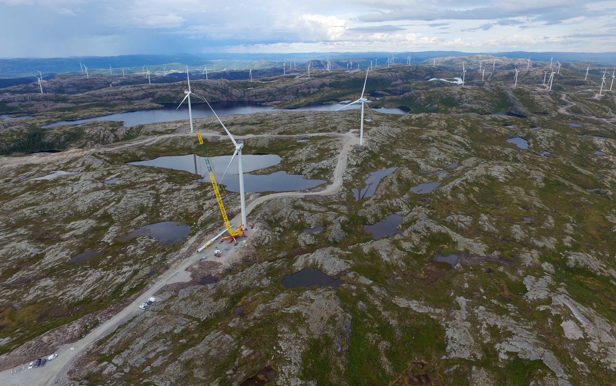 Storheia vindkraftverk ligger i Ørland og Åfjord kommuner. Det er det vindkraftverket i drift med størst installert effekt i Norge. Vindkraftverket ble satt i drift i 2019.