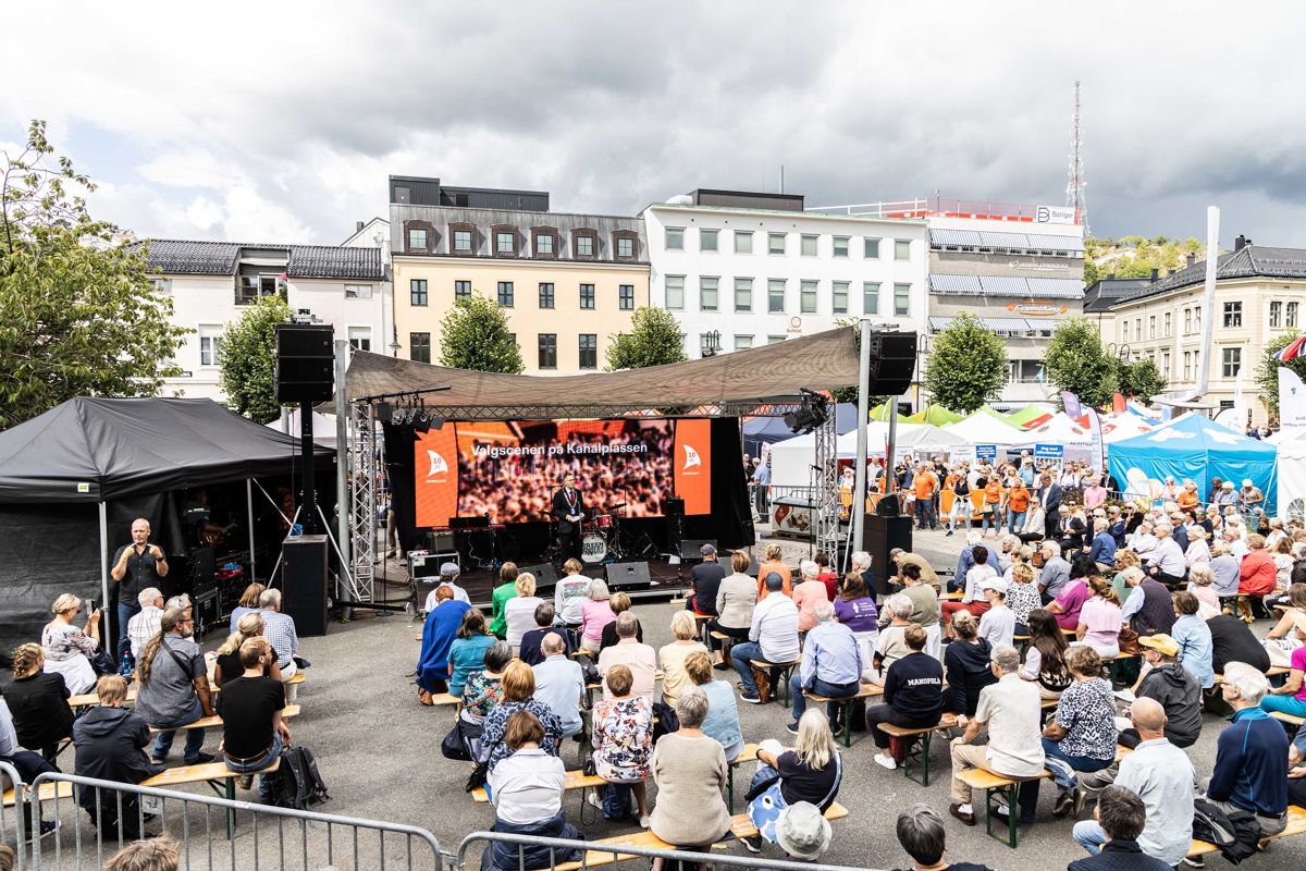 Fra åpningen av Arendalsuka i 2021. Nå braker det løs igjen, med 1.700 arrangementer.