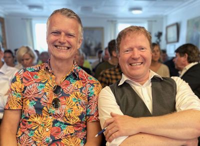 Oslopatriot Erling Fossen og kommunal- og distriktsminister Sigbjørn Gjelsvik var ikke enige om hvor mye det skal satses på Froland da distriktskommunenes utfordringer ble diskutert i Arendal tirsdag.