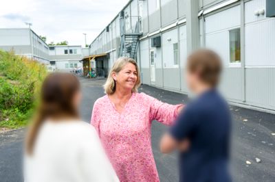 Sosiallærer Kari Nyman ved Wilds Minne skole i Kristiansand har fått opplæring i Mini-Risk-metoden. Nå leder hun kurs som hjelper «Ola» og foreldre til barn som sliter med angst.