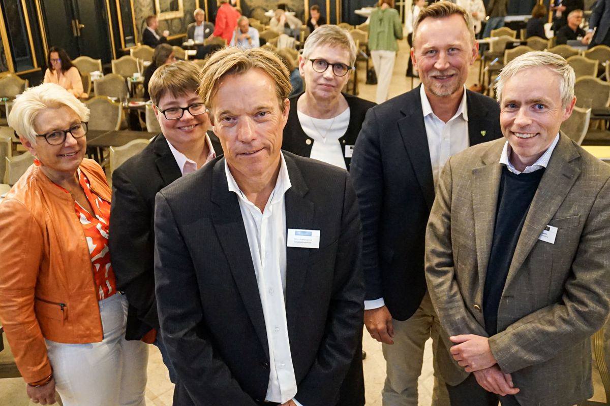 Her er det nye styret i Norsk Kommunedirektørforum: Fra venstre: Turid Stubø Johnsen (vara), Stine Strømsø (vara), leder Bjørn Gudbjørgsrud, nestleder Rannveig Mogren, Endre Skjervø og Yngve Bergersen.