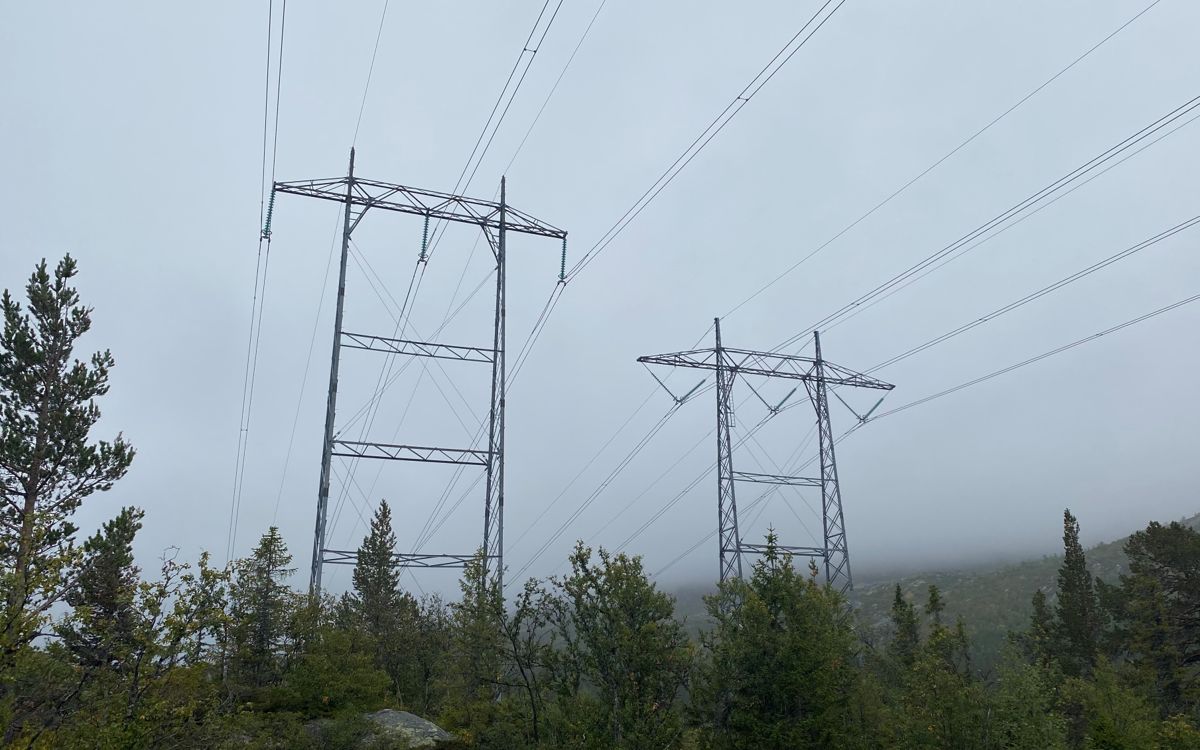 Elektrisitet er en svært viktig vare for innbyggerne, kommunesektoren og næringslivet, påpeker KS.