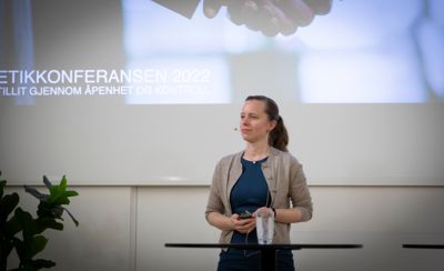 Advokat Silje Aga Rogan i Lund & Co presenterte forslaget til åpenhetsregister på en etikkonferanse i regi av KS i nylig.
