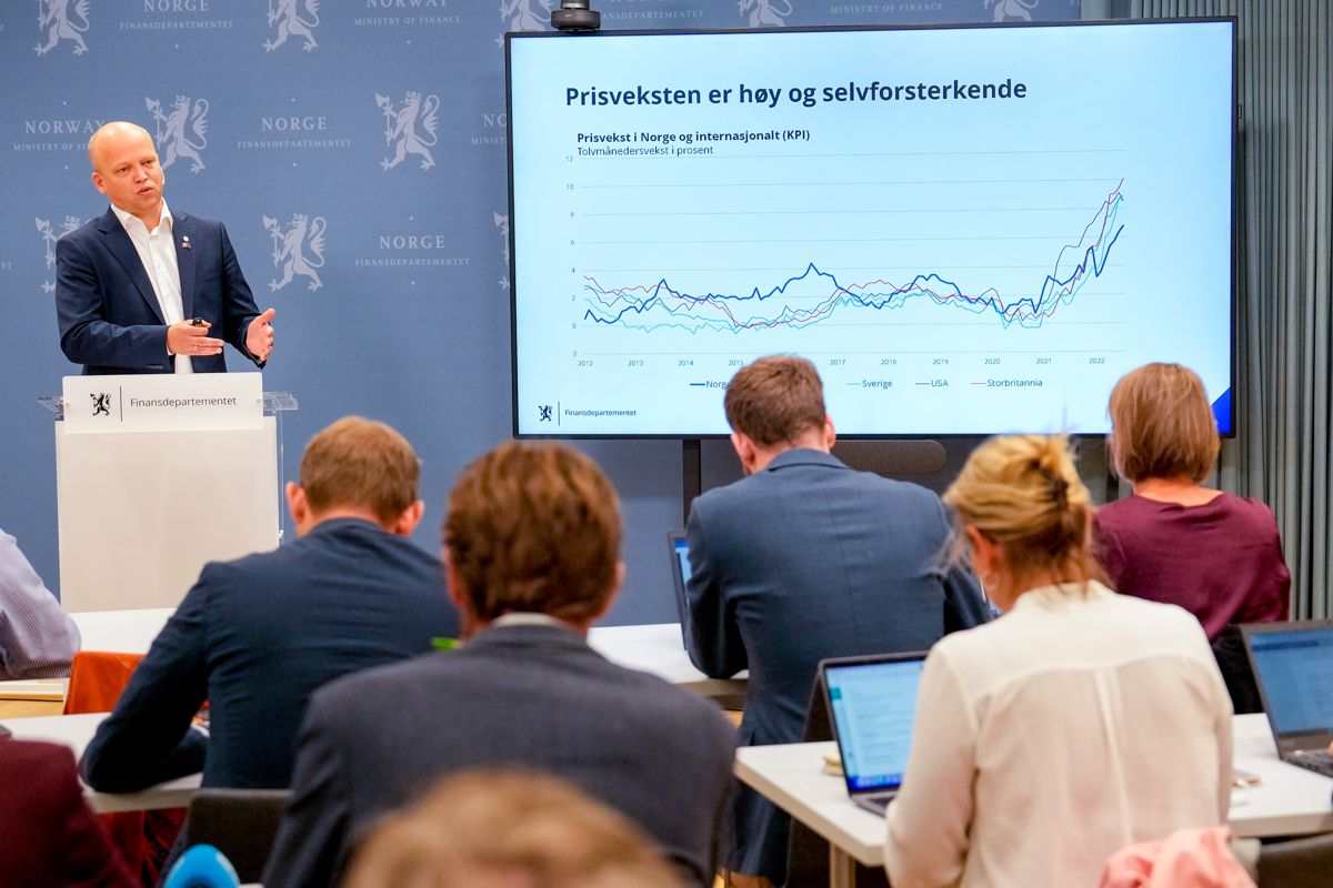 Finansminister Trygve Slagsvold Vedum (Sp) holdt foredrag om den økonomiske situasjonen før regjeringens siste budsjettkonferanse i månedsskiftet august-september.