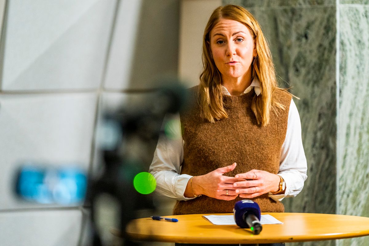 Kunnskapsminister Tonje Brenna (Ap) sier kommuner og fylker har spart flere hundre millioner kroner under streiken. Jeg forventer at det er penger som nå kommer elevene til gode, sier hun.