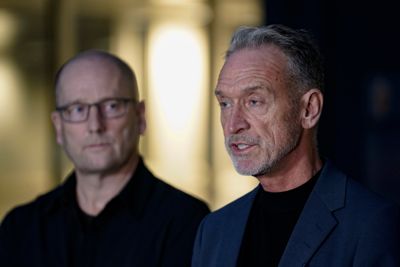 Leder i Utdanningsforbundet Steffen Handal (t.v.) og KS-leder Tor Arne Gangsø, etter at regjeringen valgte å stoppe lærerstreiken med tvungen lønnsnemnd.