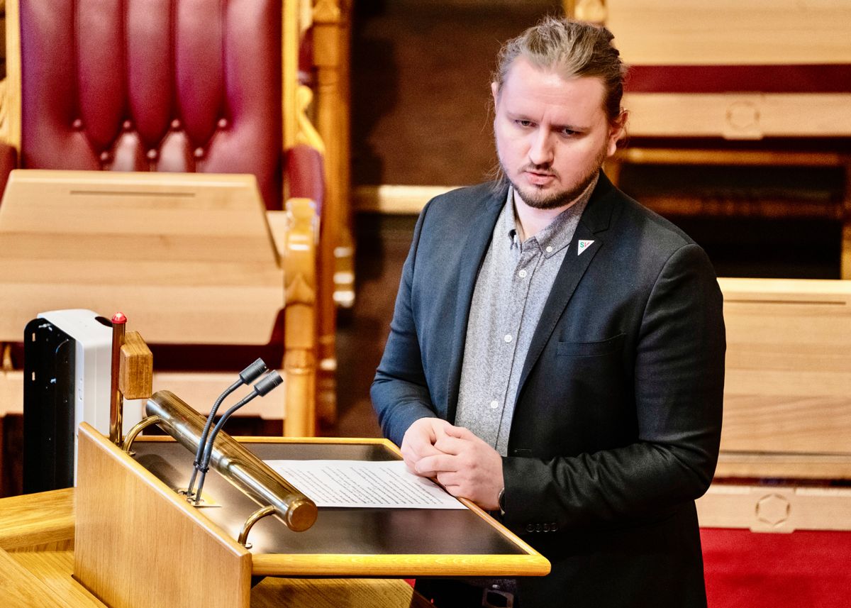 Freddy André Øvstegård (SV) fremmer et forslag om rett til lærere med utdanning for alle barn i skolen.