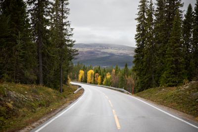 NHO har kommet med konkrete forslag til prioriteringer for vedlikehold av fylkesveier. Bildet er tatt på fylkesvei nummer 26 i Engerdal.