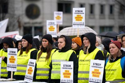 Utdanningsforbundet, Fagforbundet og Delta holdt onsdag en felles streikemarkering utenfor Stortinget.