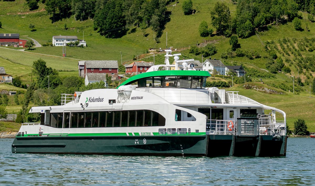 Den helelektriske hurtigbåten Medstraum vil kutte klimautslippene fra kollektivtrafikken i Rogaland med 1.500 tonn årlig – tilsvarende 60 busser, ifølge kollektivselskapet Kolumbus.