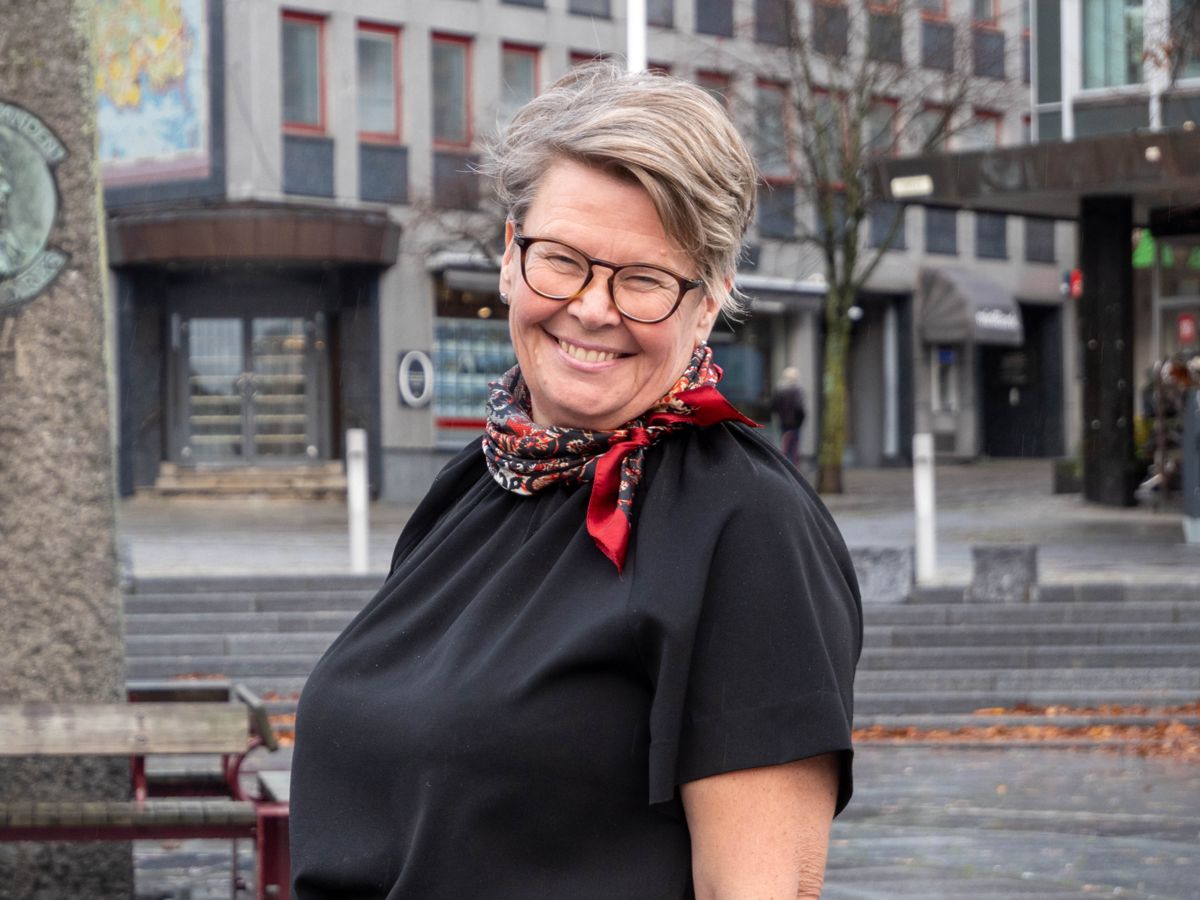 Gro Herheim sier hun gleder seg hver dag til å gå på jobb som kommunedirektør i Larvik.
