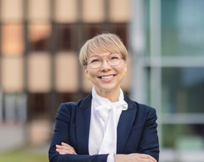 Kommunedirektør Ellen Beate Lundberg i Fauske synes det er hyggelig å bli nominert. Hun benytter samtidig anledningen til å skryte av alle de ansatte og deres tillitsvalgte i kommunen.