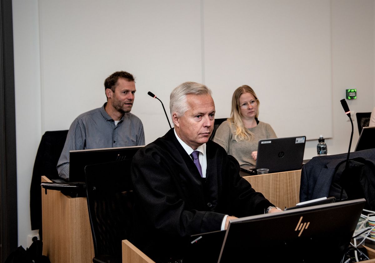 Pia Rørby Ruud var en av kommunens representanter i rettssaken mot varsleren i Hemsedal. Hun representerte kommunen sammen med Jan Olav Helling (t.v.) og KS-advokat Tor Allstrin (foran).