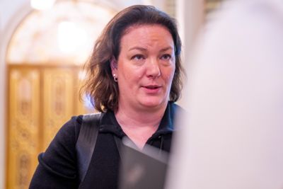 Hege Bae Nyholt (R) etter den muntlige spørretimen på Stortinget i Oslo onsdag, der hun tok opp problemene med helseappen.