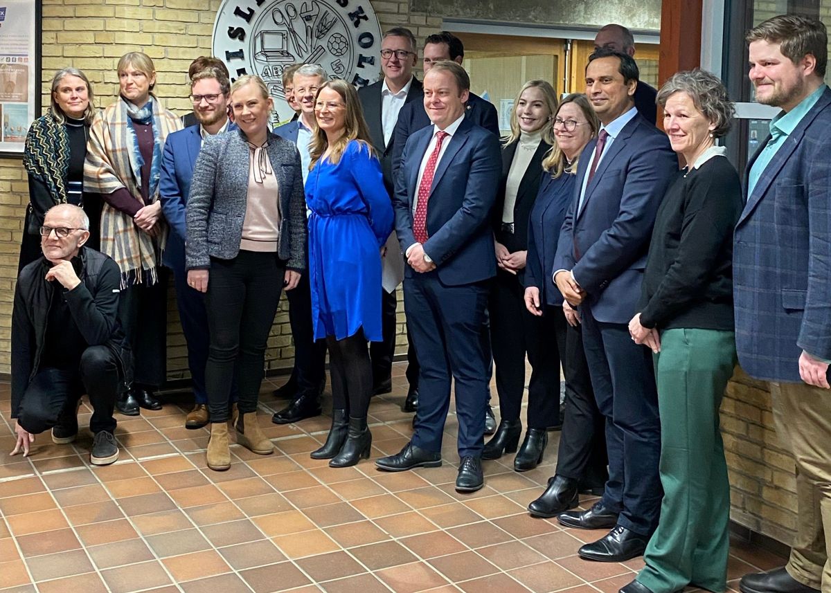 Stortingets kommunalkomité har besøkt Holbæk kommune i Danmark, som har hatt forsøk frikommuneforsøk på skoleområdet.