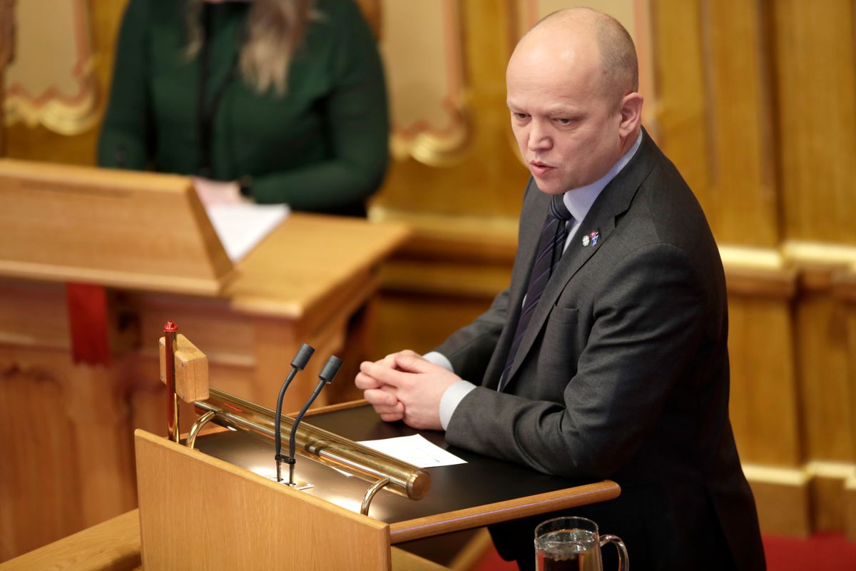 Finansminister Trygve Slagsvold Vedum (Sp) på talerstolen under Stortingets muntlige spørretime onsdag.