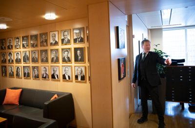 Kommunal- og distriktsminister Sigbjørn Gjelsvik (Sp) foreslår likevel ikke at styremøtene i interkommunale selskaper skal åpnes.