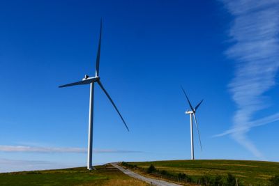 Vindturbiner på Haramsfjellet i Ålesund kommune. Kraftverket består av åtte turbiner med total høyde på 150 meter.