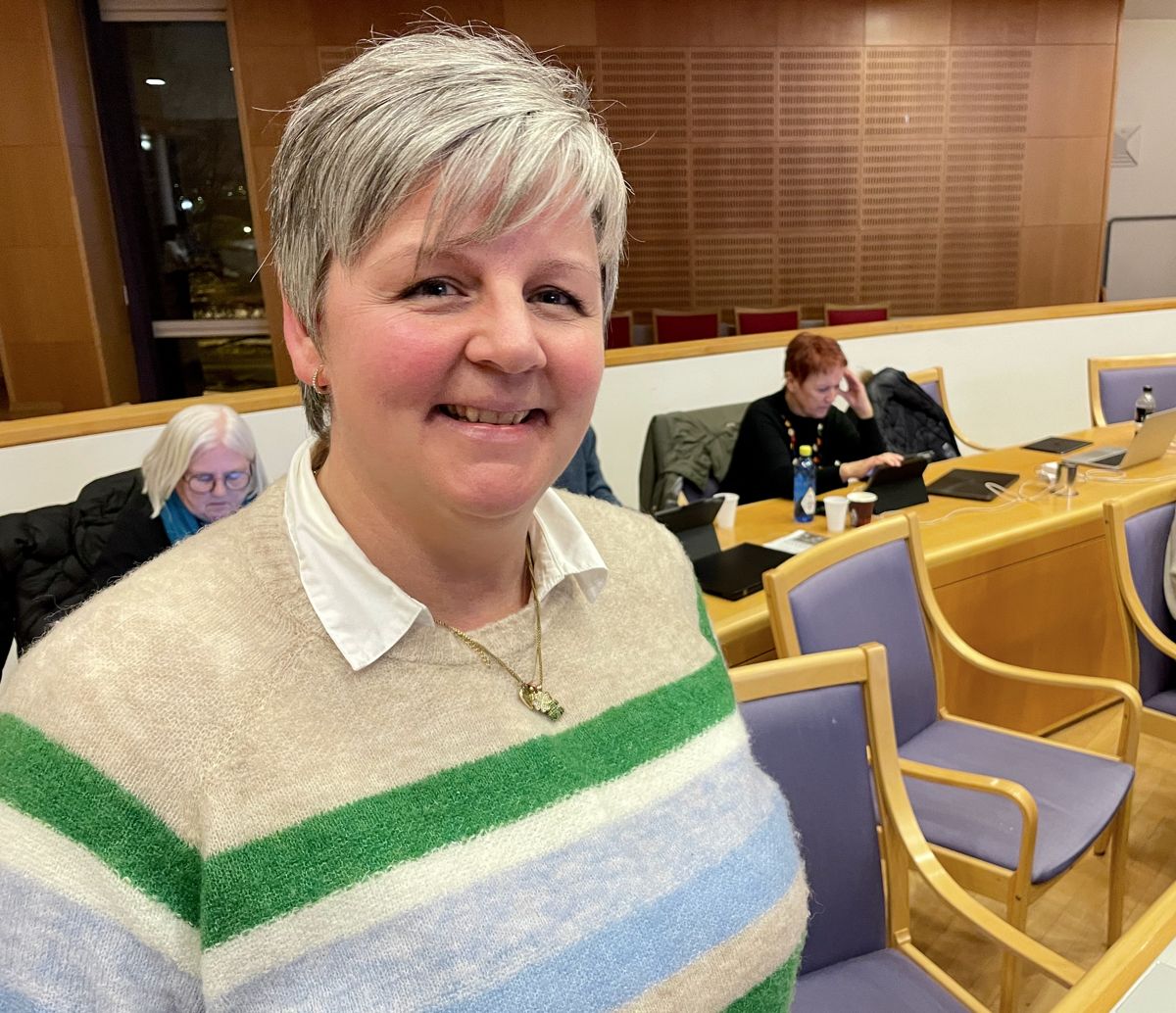 Jane Bråthen, lokal- og fylkespolitiker for Senterpartiet i Lillestrøm og Viken, sier hun har møtt mange hyggelige og flinke mennesker fra Østfold og Buskerud i fylkespolitikken. Hun er likevel glad for at storfylket legges ned.