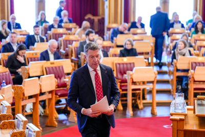 Olje- og energiminister Terje Aasland redegjør for Stortinget om Fosen-saken.