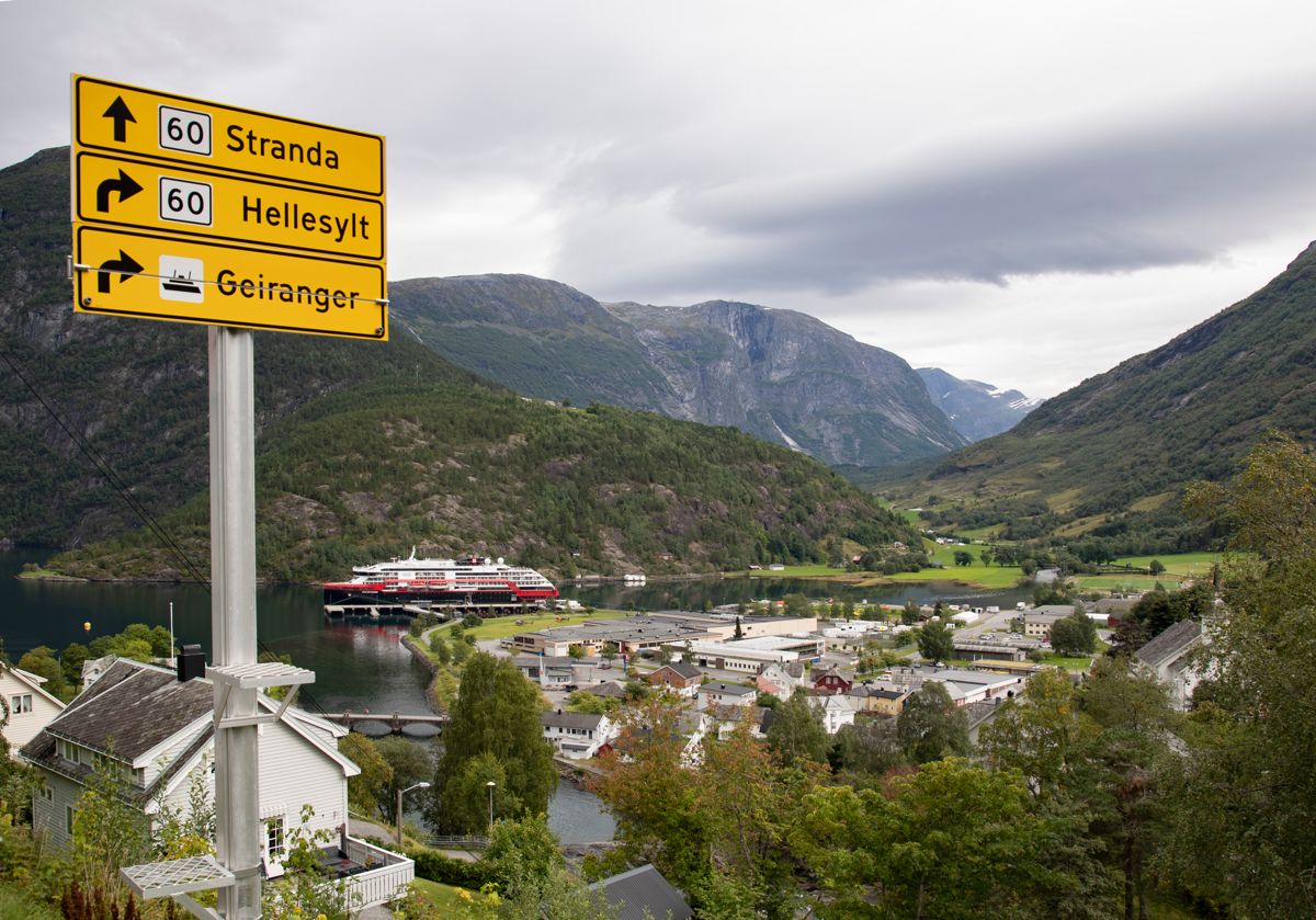 Stranda kommune må innen 24. mai utarbeide og vedta en tiltaksplan som viser hvordan kommunen skal nå økonomisk balanse.